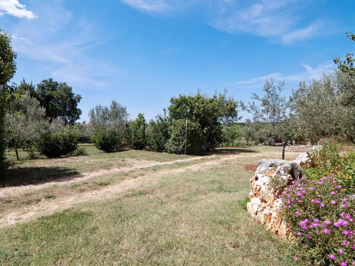 Secluded Apartment In Pore With Garden Poreč