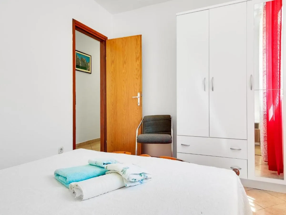 Secluded Apartment In Pore With Garden Poreč