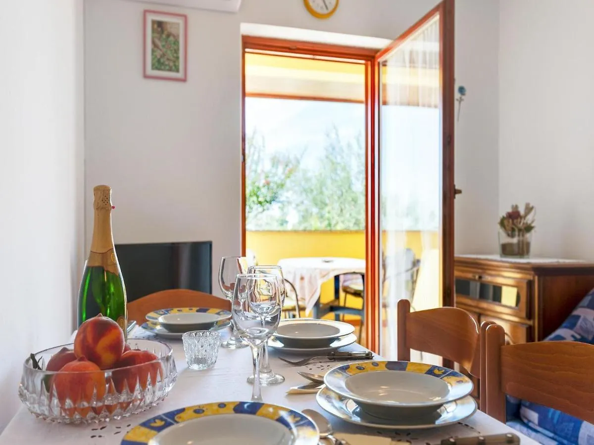 Secluded Apartment In Pore With Garden Poreč