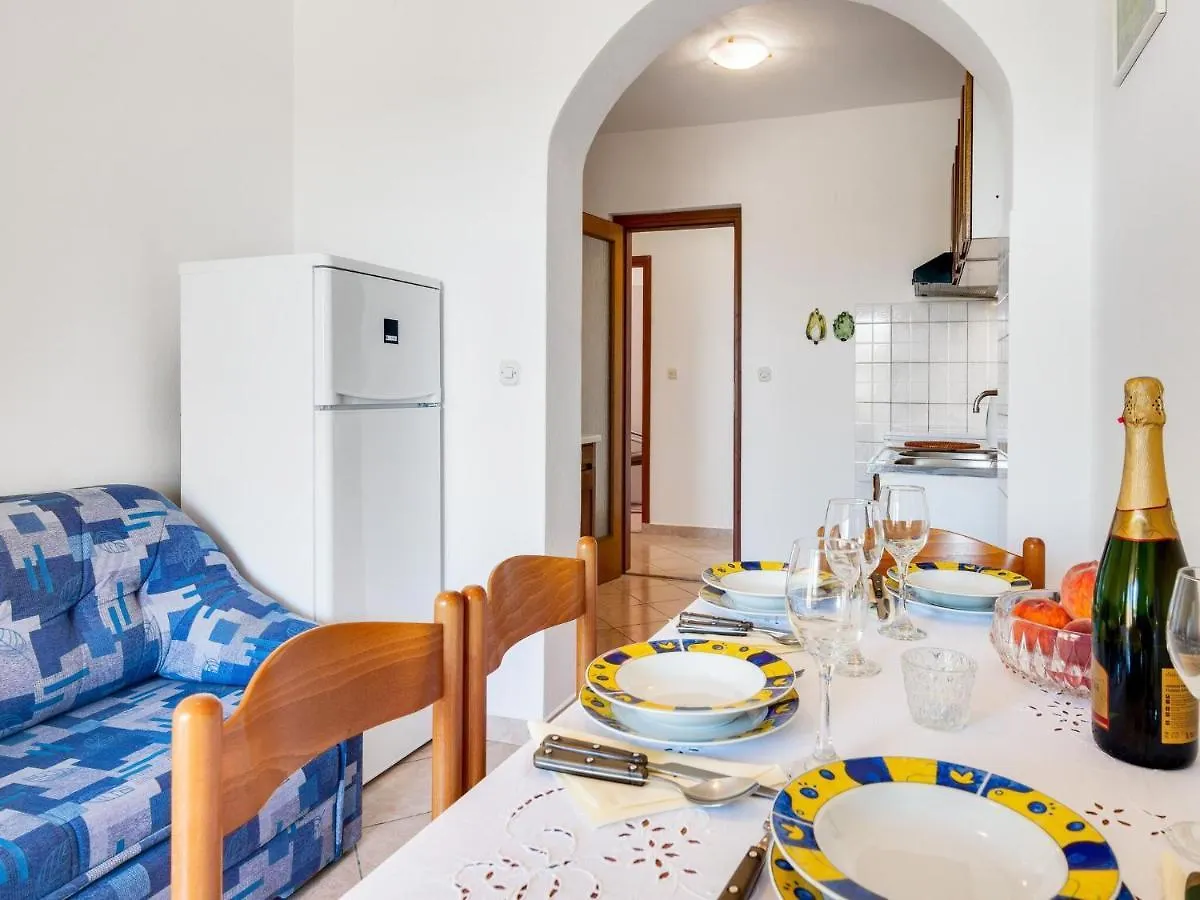 Secluded Apartment In Pore With Garden Poreč