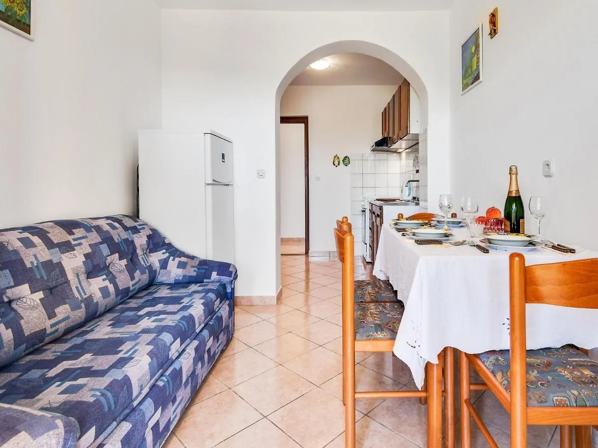 Secluded Apartment In Pore With Garden Poreč