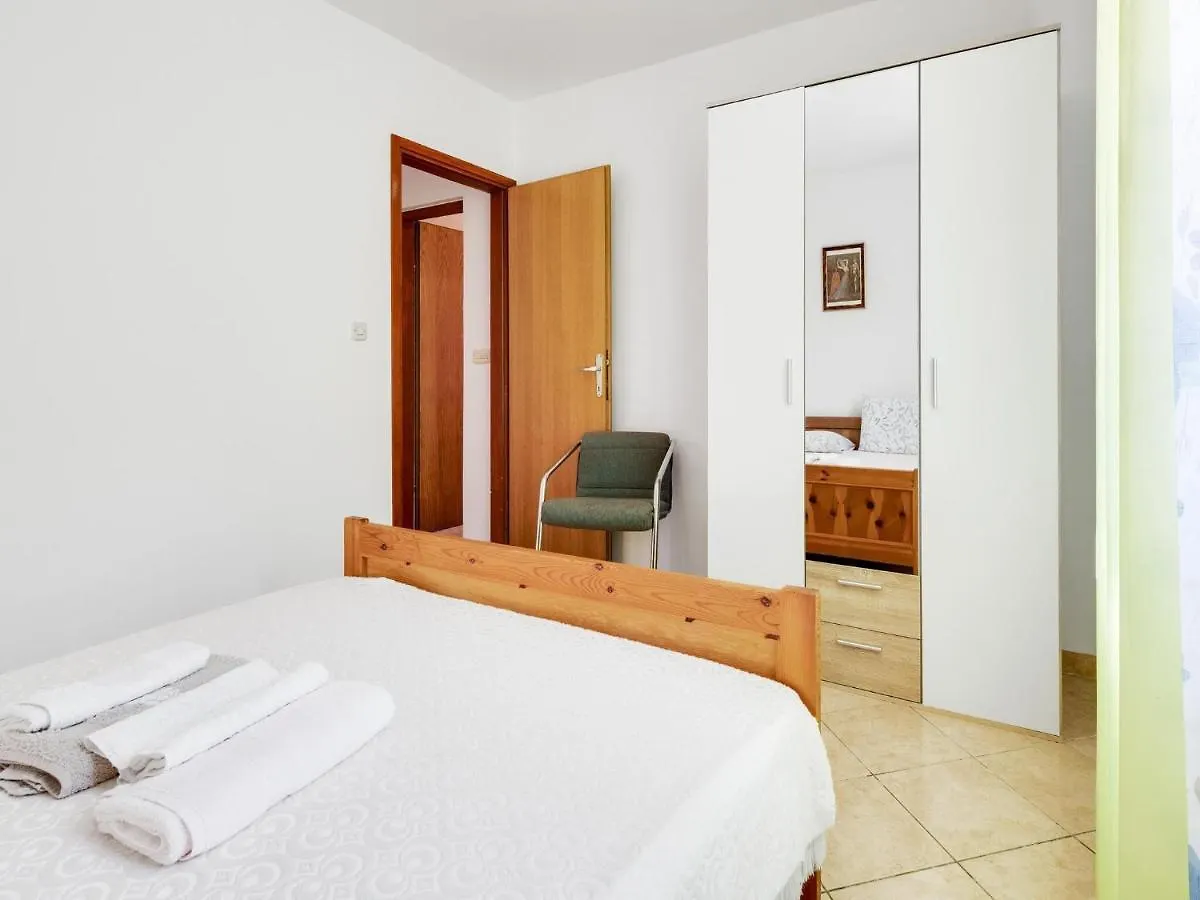 Secluded Apartment In Pore With Garden Poreč Kroatië