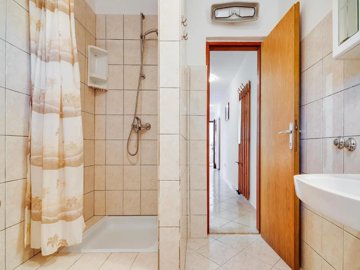 Secluded Apartment In Pore With Garden Poreč 0*,