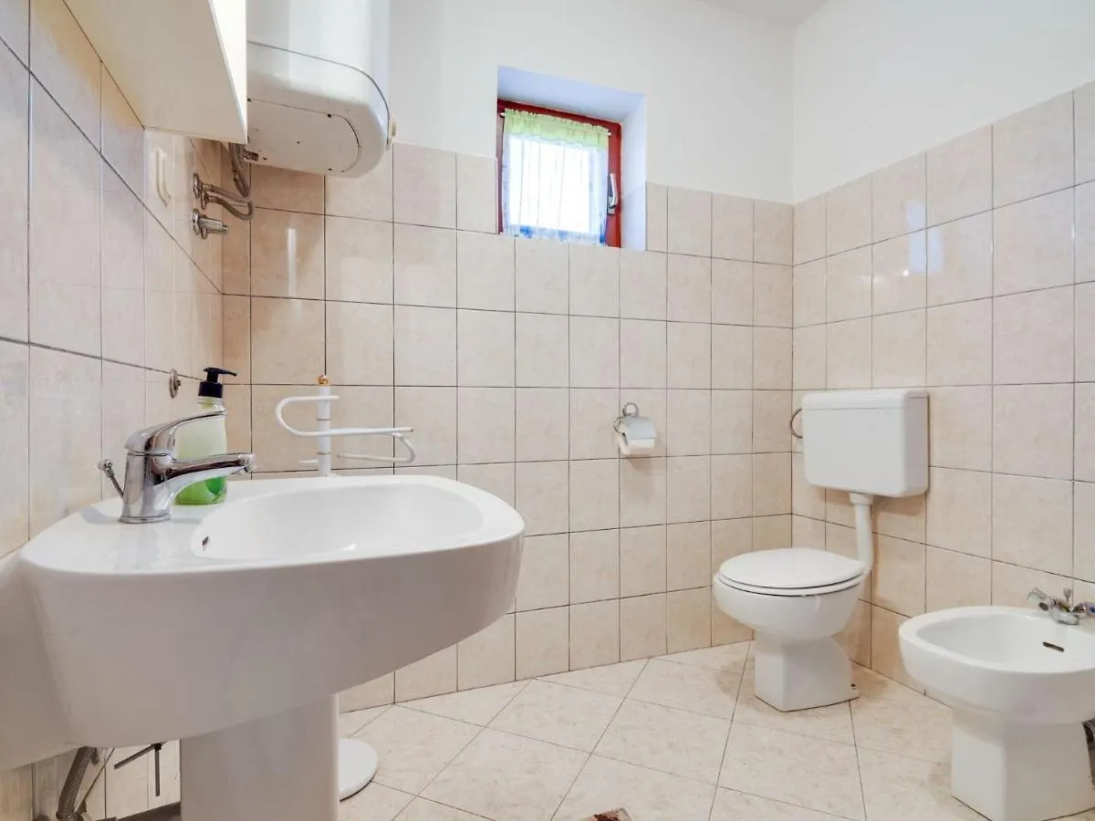 Secluded Apartment In Pore With Garden Poreč